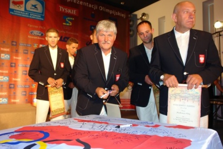 Ślubowanie kolarzy szosowych przed wyjazdem na Igrzyska XXIX Olimpiady
