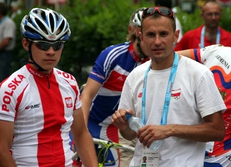 Tobiasz Lis po pasjonującym wyścigu w kolarskiej konkurencji kryterium